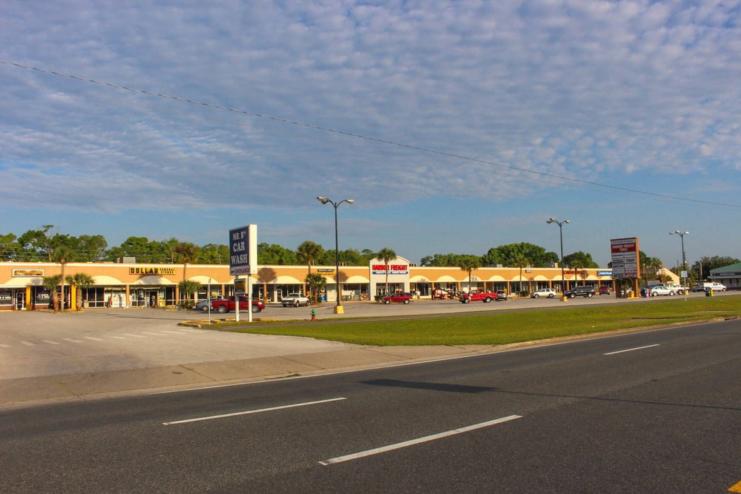 For Lease: 744 SE US Hwy 19 Crystal River, FL 34429