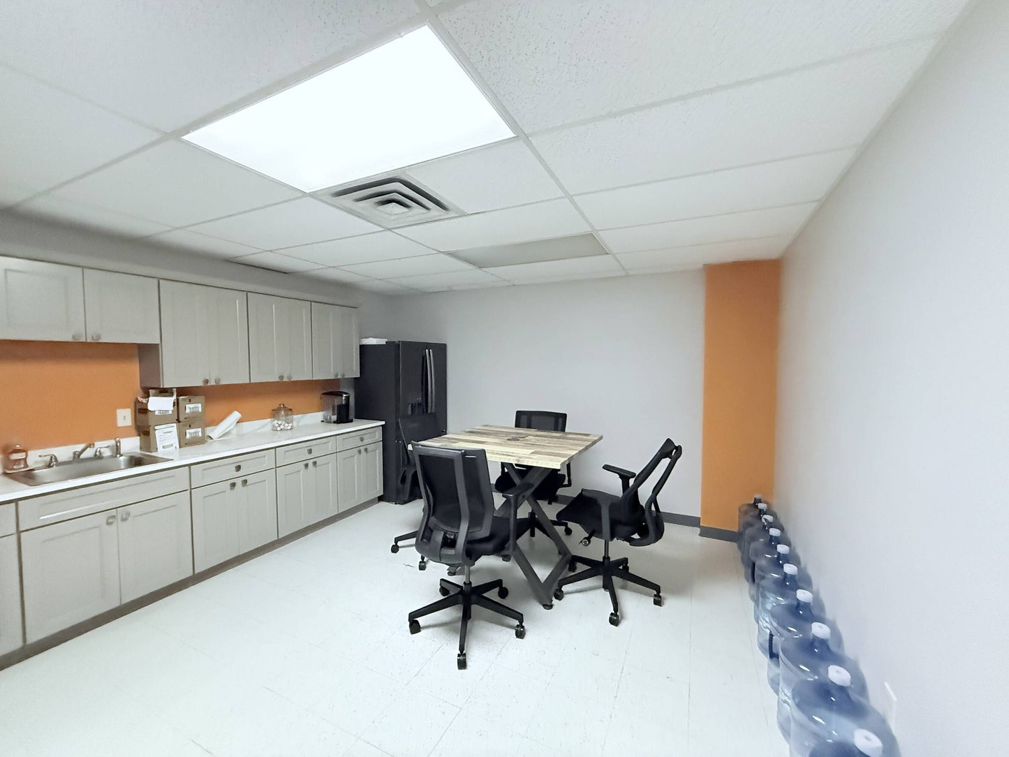 For Lease: 4701 W Hillsborough Ave Tampa, FL 33614