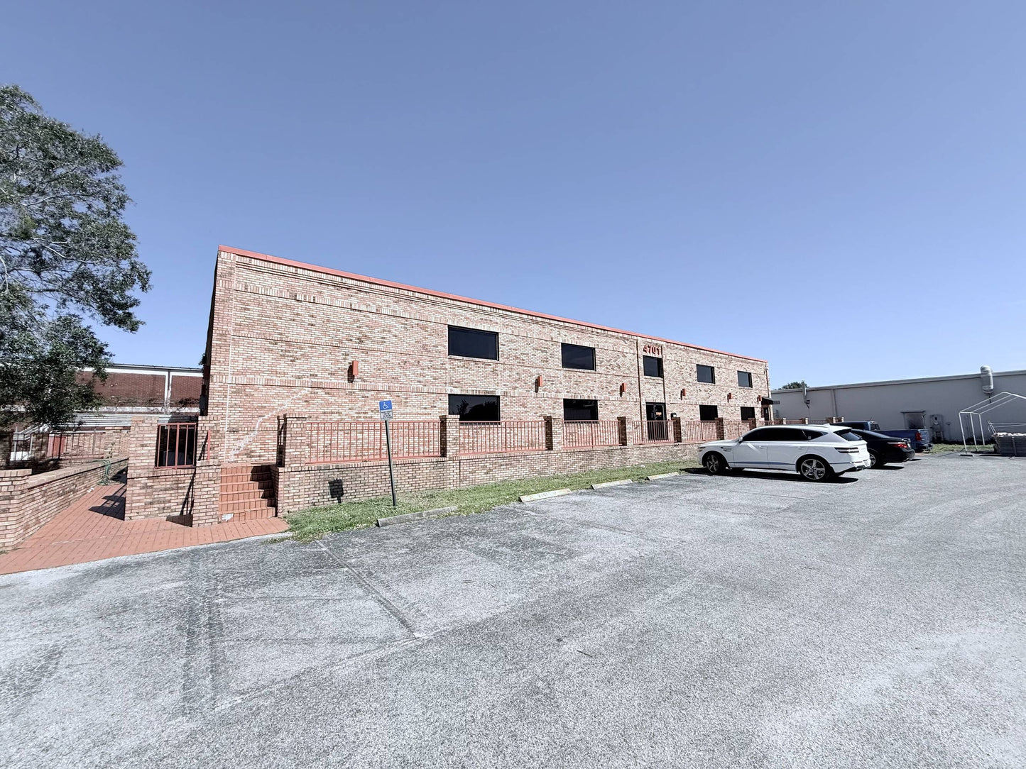 For Lease: 4701 W Hillsborough Ave Tampa, FL 33614